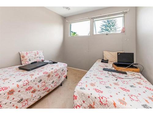 5922 West Park Crescent, Red Deer, AB - Indoor Photo Showing Bedroom