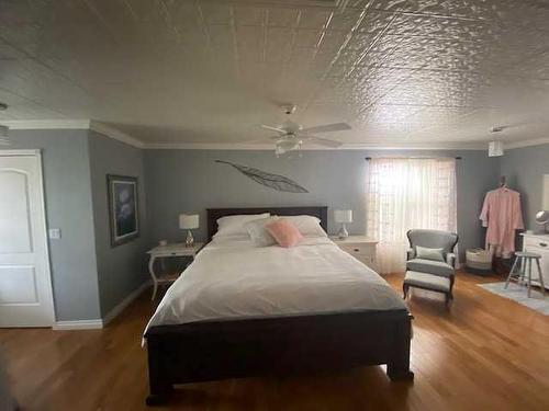 11 Fairway Place, Veteran, AB - Indoor Photo Showing Bedroom