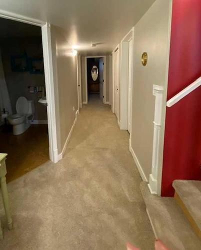 11 Fairway Place, Veteran, AB - Indoor Photo Showing Other Room