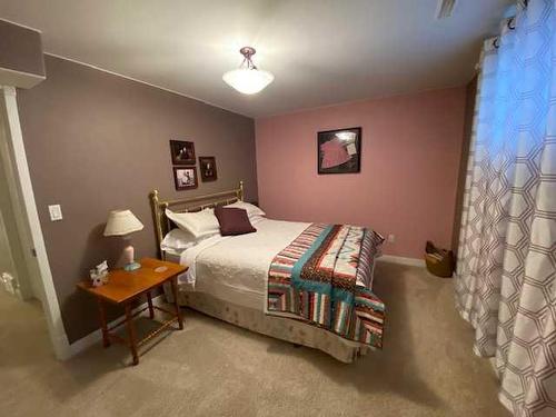 11 Fairway Place, Veteran, AB - Indoor Photo Showing Bedroom