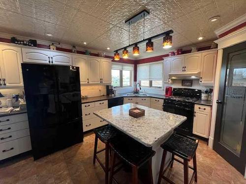 11 Fairway Place, Veteran, AB - Indoor Photo Showing Kitchen