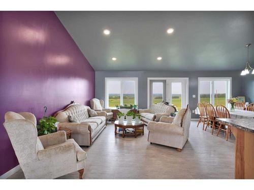 443049 Range Road 40, Rural Ponoka County, AB - Indoor Photo Showing Living Room