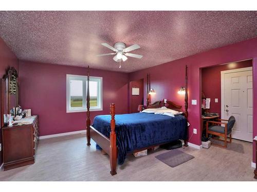 443049 Range Road 40, Rural Ponoka County, AB - Indoor Photo Showing Bedroom