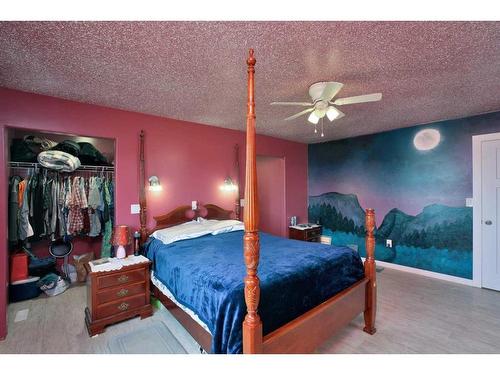 443049 Range Road 40, Rural Ponoka County, AB - Indoor Photo Showing Bedroom