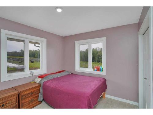 443049 Range Road 40, Rural Ponoka County, AB - Indoor Photo Showing Bedroom