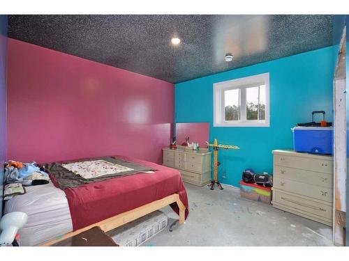 443049 Range Road 40, Rural Ponoka County, AB - Indoor Photo Showing Bedroom