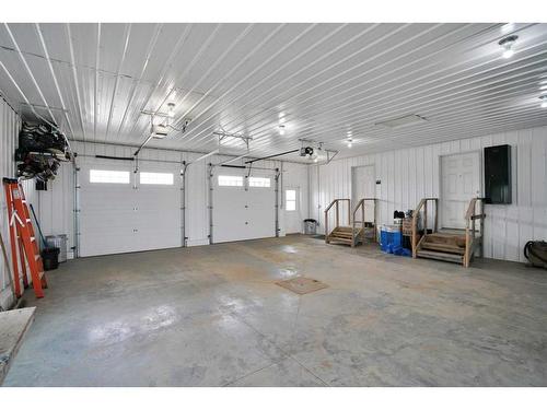 443049 Range Road 40, Rural Ponoka County, AB - Indoor Photo Showing Garage