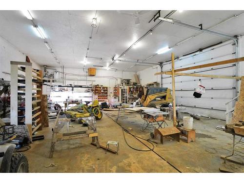 443049 Range Road 40, Rural Ponoka County, AB - Indoor Photo Showing Garage