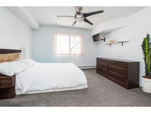 130-4805 45 Street, Red Deer, AB - Indoor Photo Showing Bedroom