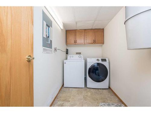 130-4805 45 Street, Red Deer, AB - Indoor Photo Showing Laundry Room