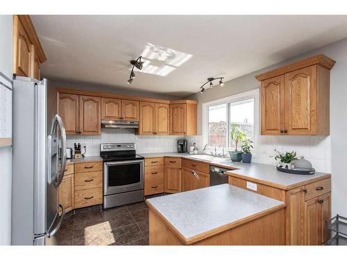 51 Olympic Green, Red Deer, AB - Indoor Photo Showing Kitchen