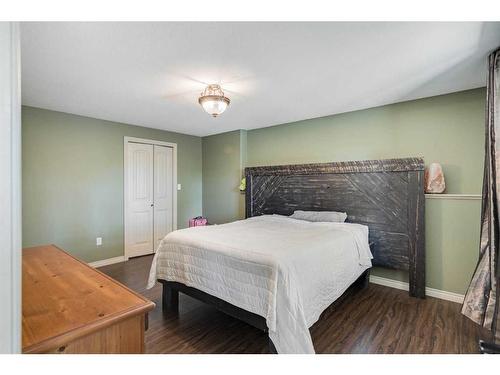 20-41207 Range Road 263, Rural Lacombe County, AB - Indoor Photo Showing Bedroom