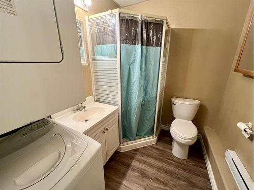 66 Sherwood Crescent, Red Deer, AB - Indoor Photo Showing Bathroom