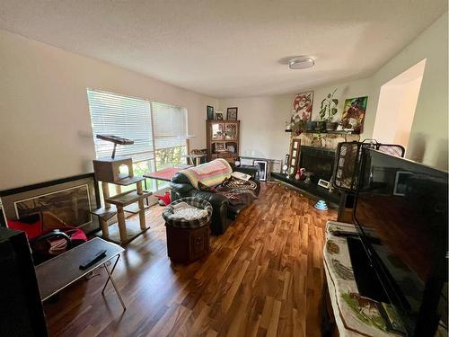 66 Sherwood Crescent, Red Deer, AB - Indoor Photo Showing Living Room