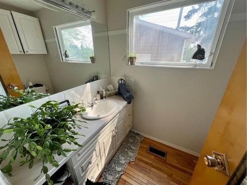 66 Sherwood Crescent, Red Deer, AB - Indoor Photo Showing Bathroom