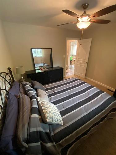 22 Lakeview Drive, Hardisty, AB - Indoor Photo Showing Bedroom