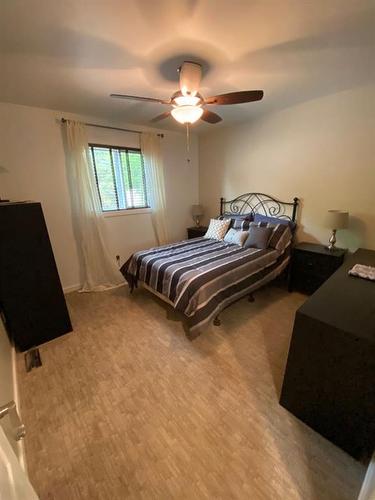 22 Lakeview Drive, Hardisty, AB - Indoor Photo Showing Bedroom