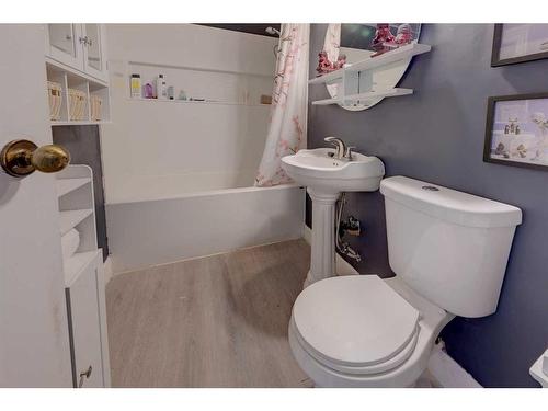 5708 71 Street, Red Deer, AB - Indoor Photo Showing Bathroom