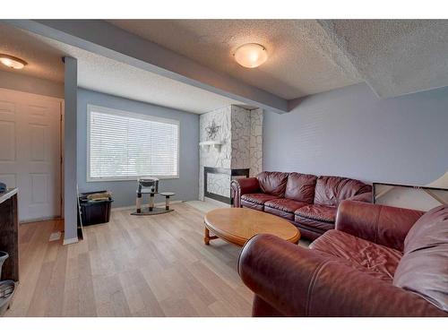 5708 71 Street, Red Deer, AB - Indoor Photo Showing Living Room