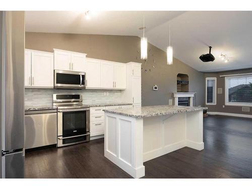 199 Alexander Crescent, Fort Mcmurray, AB - Indoor Photo Showing Kitchen With Upgraded Kitchen