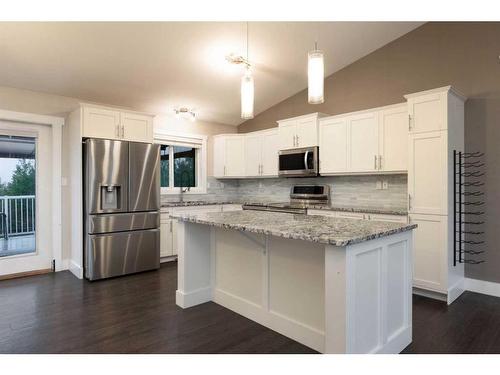 199 Alexander Crescent, Fort Mcmurray, AB - Indoor Photo Showing Kitchen With Upgraded Kitchen