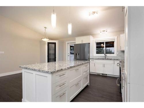 199 Alexander Crescent, Fort Mcmurray, AB - Indoor Photo Showing Kitchen With Upgraded Kitchen