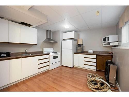 199 Alexander Crescent, Fort Mcmurray, AB - Indoor Photo Showing Kitchen