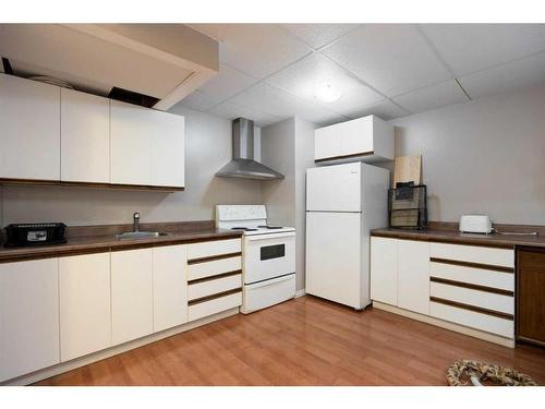 199 Alexander Crescent, Fort Mcmurray, AB - Indoor Photo Showing Kitchen