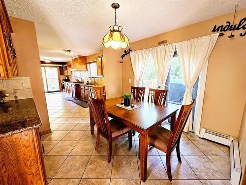 916 & 920 6 Street Se, Slave Lake, AB - Indoor Photo Showing Dining Room