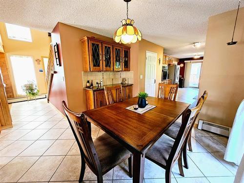 916 & 920 6 Street Se, Slave Lake, AB - Indoor Photo Showing Dining Room