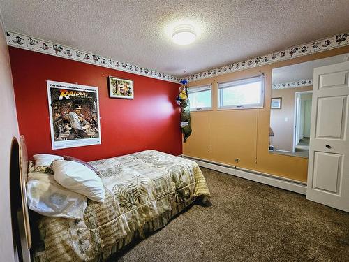 916 & 920 6 Street Se, Slave Lake, AB - Indoor Photo Showing Bedroom