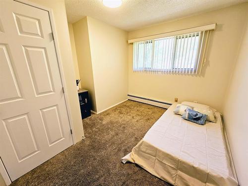 916 & 920 6 Street Se, Slave Lake, AB - Indoor Photo Showing Other Room