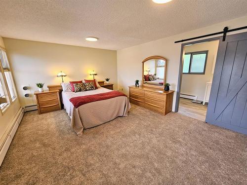 916 & 920 6 Street Se, Slave Lake, AB - Indoor Photo Showing Bedroom