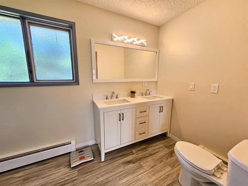 916 & 920 6 Street Se, Slave Lake, AB - Indoor Photo Showing Bathroom