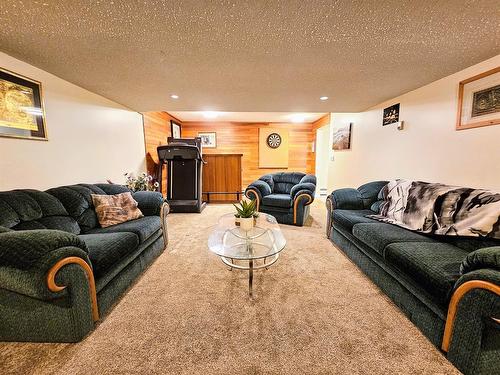 916 & 920 6 Street Se, Slave Lake, AB - Indoor Photo Showing Living Room