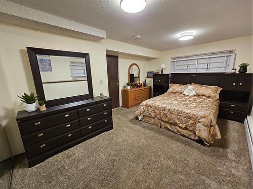 916 & 920 6 Street Se, Slave Lake, AB - Indoor Photo Showing Bedroom