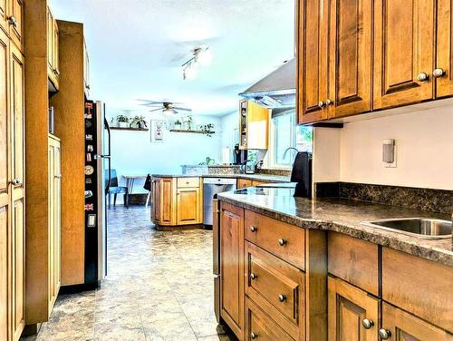 408 7 Street Ne, Slave Lake, AB - Indoor Photo Showing Kitchen