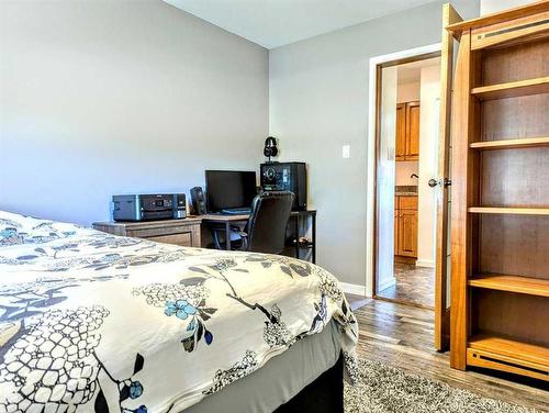 408 7 Street Ne, Slave Lake, AB - Indoor Photo Showing Bedroom