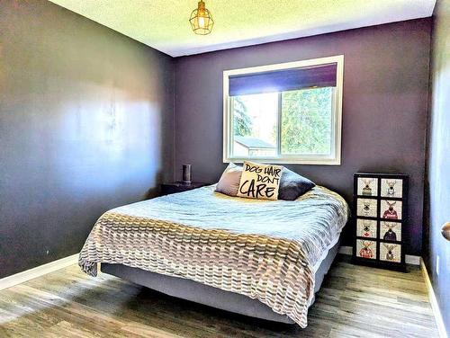 408 7 Street Ne, Slave Lake, AB - Indoor Photo Showing Bedroom