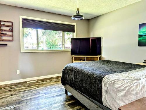 408 7 Street Ne, Slave Lake, AB - Indoor Photo Showing Bedroom