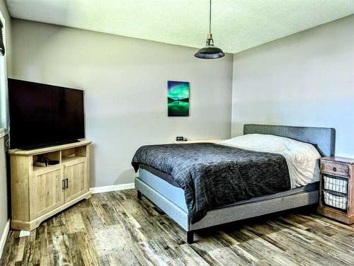 408 7 Street Ne, Slave Lake, AB - Indoor Photo Showing Bedroom