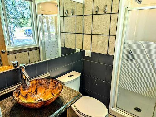 408 7 Street Ne, Slave Lake, AB - Indoor Photo Showing Bathroom