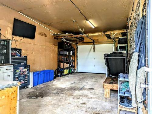 408 7 Street Ne, Slave Lake, AB - Indoor Photo Showing Garage