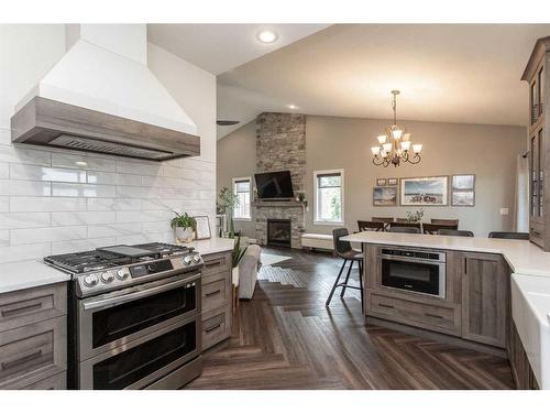 7024 Cobb Street, Lacombe, AB - Indoor Photo Showing Kitchen With Upgraded Kitchen