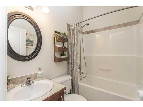 7024 Cobb Street, Lacombe, AB - Indoor Photo Showing Bathroom