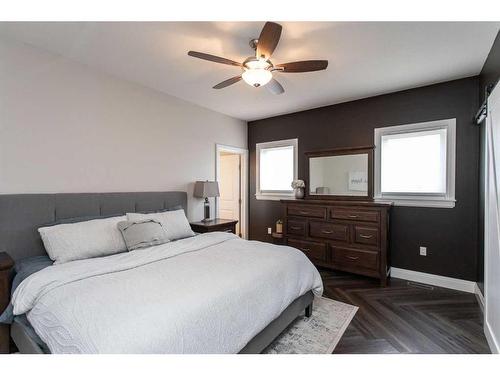 7024 Cobb Street, Lacombe, AB - Indoor Photo Showing Bedroom