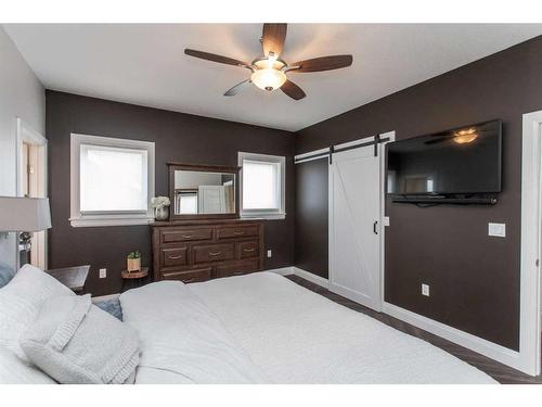 7024 Cobb Street, Lacombe, AB - Indoor Photo Showing Bedroom