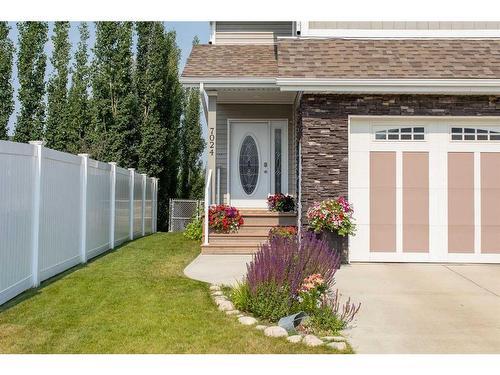 7024 Cobb Street, Lacombe, AB - Outdoor