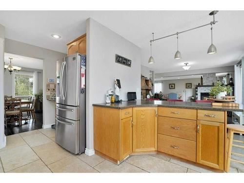 6006 44 Street Crescent, Innisfail, AB - Indoor Photo Showing Kitchen