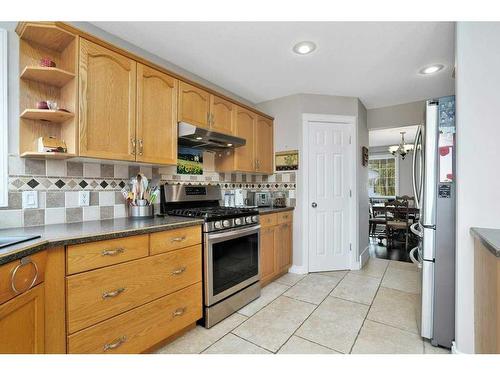 6006 44 Street Crescent, Innisfail, AB - Indoor Photo Showing Kitchen